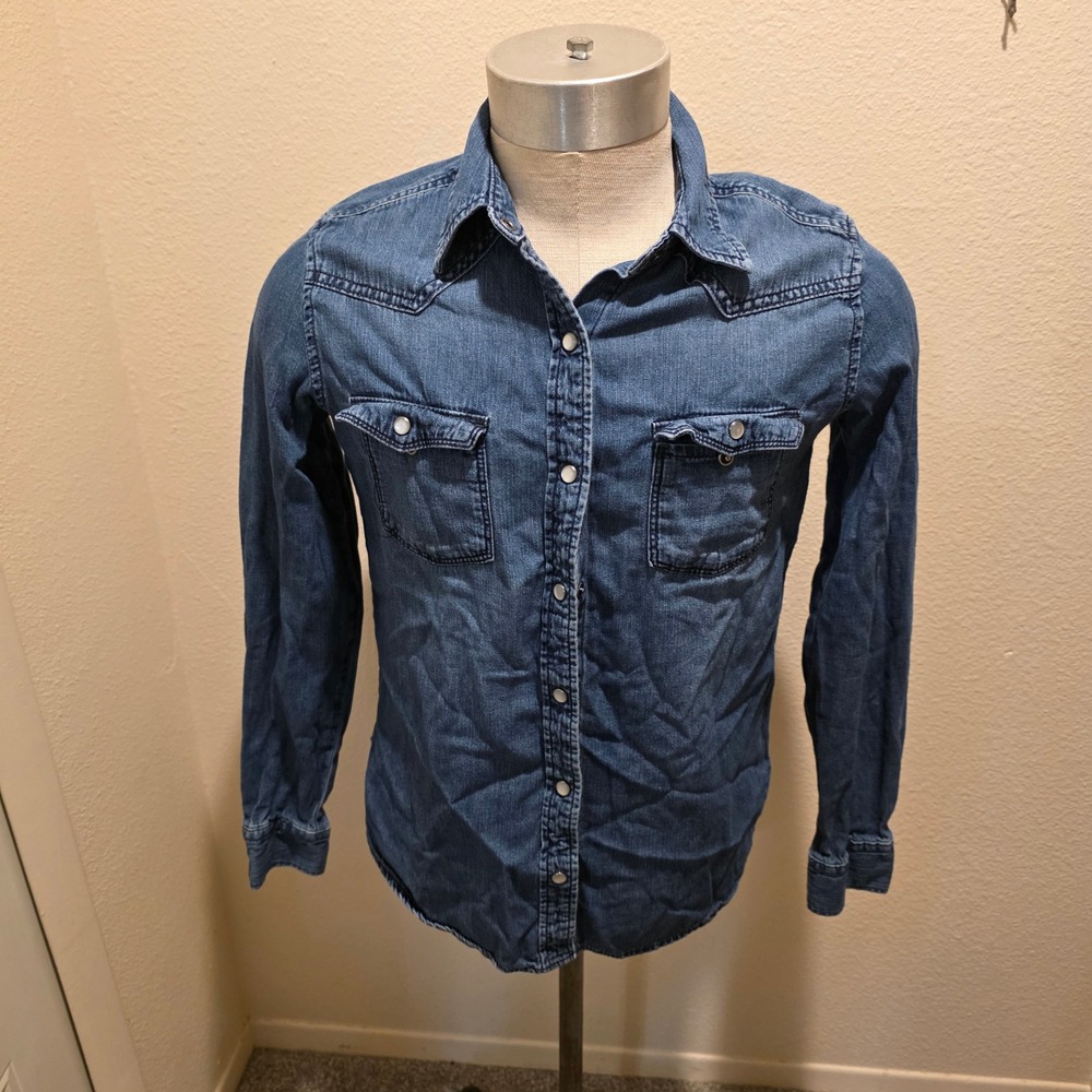 Universal Thread Womens XS Denim Western Shirt Med Wash Pearl Snap Button Down